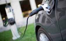 Francia se plantea limitar la recarga de coches eléctricos