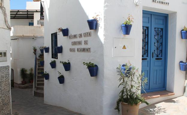 Cómpeta, un paseo lleno de color e historia en la sierra de Almijara