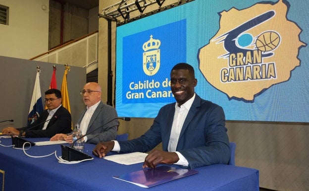 Savané: taponador, comentarista, activista social... y ahora presidente