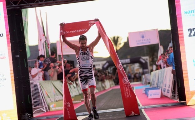 El malagueño Alberto González, campeón de España de triatlón en modalidad sprint por segunda vez