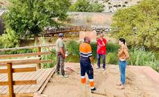 Benaoján inicia la instalación de un nuevo puente de acceso a la Cueva del Gato