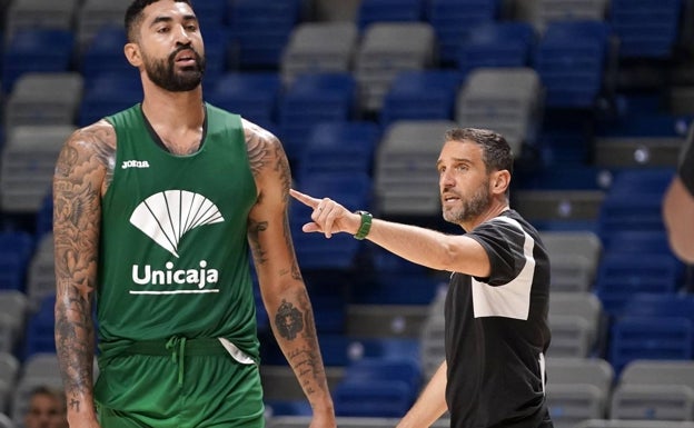 Ibon Navarro avisa sobre el partido ante el Sassari: «Un tropiezo puede costar caro»