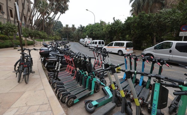 Competencia requiere a Málaga que anule la concesión de bicis y patinetes de alquiler a una sola empresa