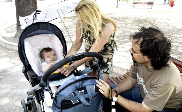 Un nuevo permiso laboral para padres y madres otorgará hasta ocho semanas libres por cada hijo