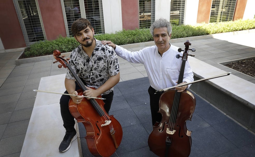 Los Mármol, unidos por su afición a la música y amor al chelo