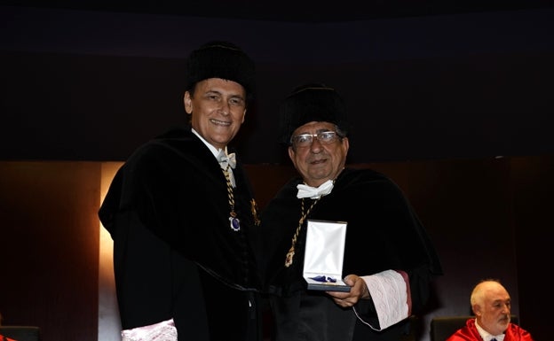 Andalucía bajará el precio de los másteres obligatorios para el ejercicio de algunas profesiones