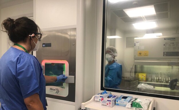 El Hospital Materno pone en marcha una nueva sala blanca para preparar medicamentos oncológicos