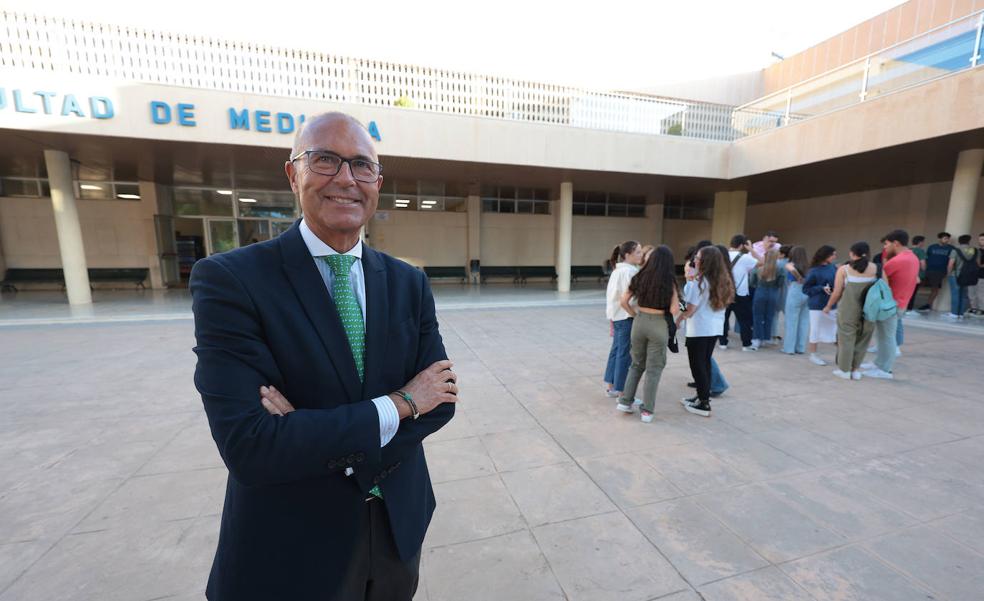 Pablo Lara, decano: «El desarrollo de la Facultad de Medicina ha acompañado al impulso de la sanidad en Málaga»