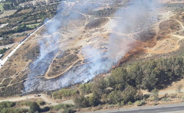 Extinguido un incendio declarado en el paraje de La Manzanilla de Mijas