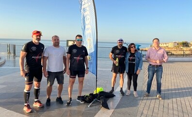 Veinte deportistas recorren a pie 1.500 kilómetros en Andalucía y Murcia para concienciar del reciclaje de plásticos
