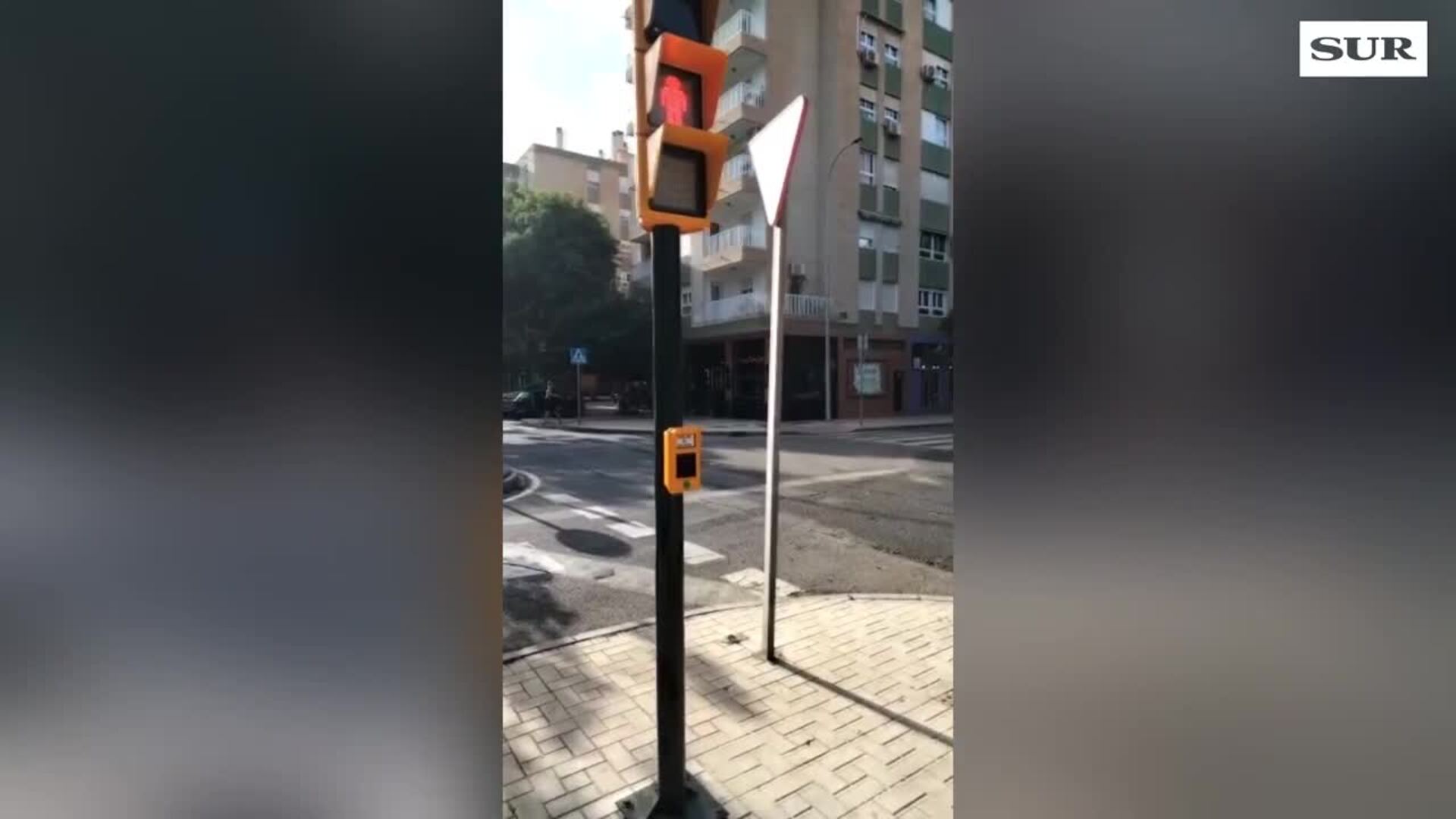 El semáforo de Chiquito en Málaga no funciona bien: quejas de los vecinos por su continuos fallos