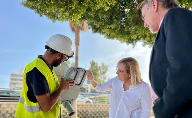 Fuengirola avanza en su plan de alumbrado LED para reducir el consumo eléctrico