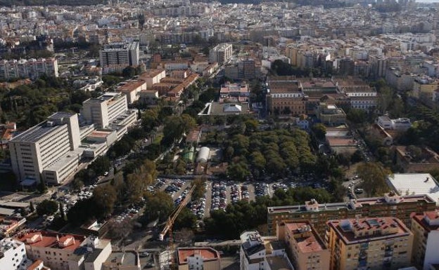 Málaga busca ya soluciones para el calvario que supondrá aparcar durante las obras del tercer hospital