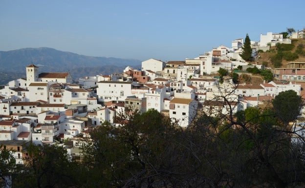 Iznate prohíbe el uso de agua potable para el baldeo de calles y el llenado de piscinas privadas