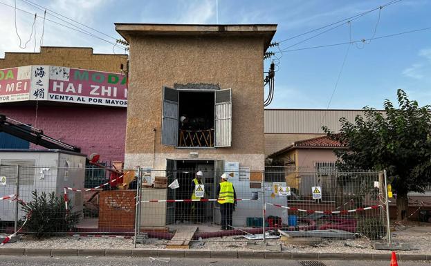 Una obra en un transformador deja ocho horas sin luz a un centenar de negocios del polígono Guadalhorce