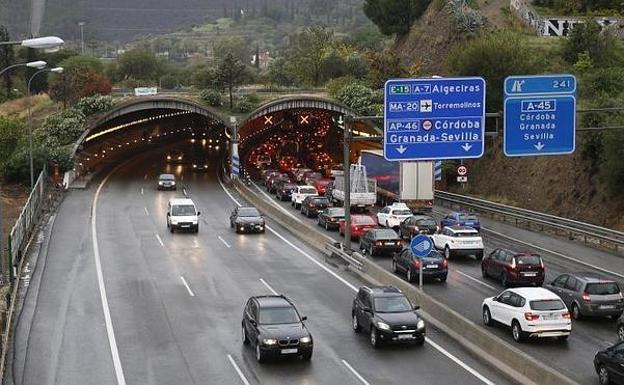 Un accidente en el falso túnel de San José obliga a cortar el carril izquierdo y deja hasta 10 kilómetros de atascos