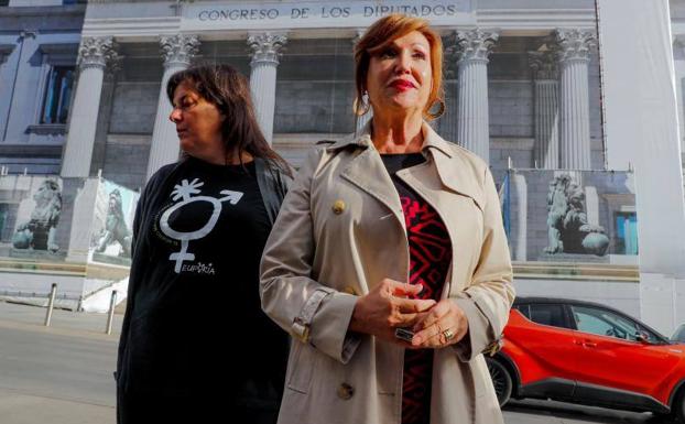 Plataforma Trans presiona a un PSOE que no supera su división