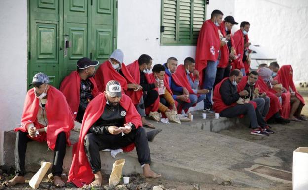 Rescatan a 25 migrantes que viajaban en dos pateras en aguas de Málaga y Almería