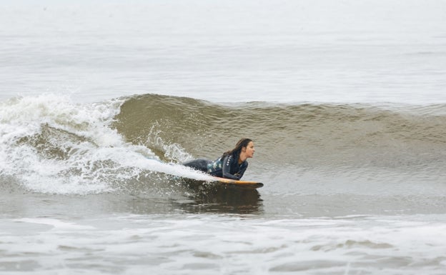 La malagueña Sarah Almagro logra la victoria en el Pro Zarautz Adaptive Surfing