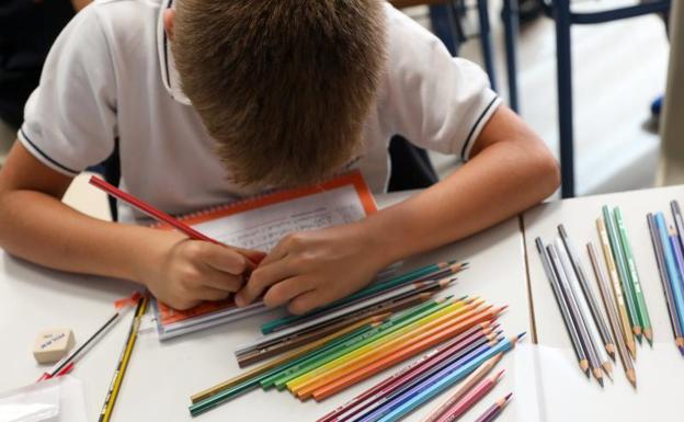 Se abre el plazo para solicitar el cheque escolar de 100 euros: plazos y requisitos