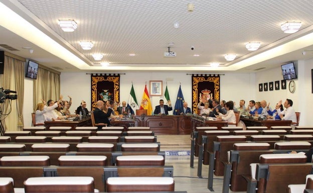 El pleno de Mijas aprueba la nueva ordenanza para el sector del taxi