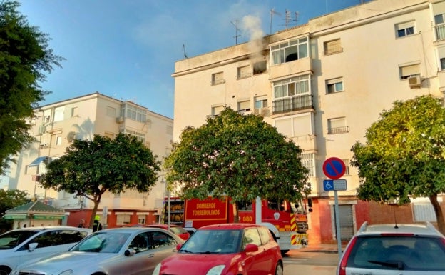 Un incendio en una vivienda de Torremolinos se salda con dos afectados por inhalación de humo