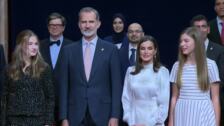 La Reina Letizia y sus hijas deslumbran con looks combinados en actos previos a Premios