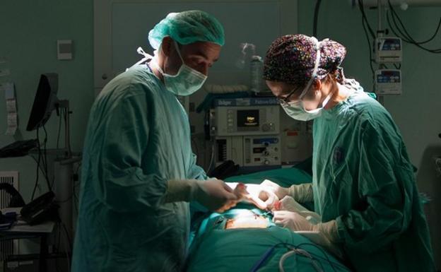 El Hospital Regional de Málaga aumenta la actividad quirúrgica para reducir la lista de espera