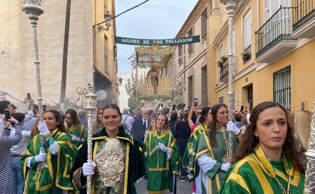 La Virgen del Amparo regala un sábado de júbilo en su procesión extraordinaria