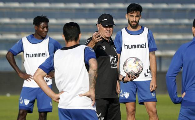 Juande, Hervías y Álex Gallar, novedades de la convocatoria del Málaga para jugar contra el Eibar