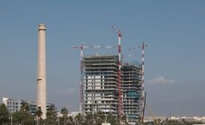 El lujo aterriza en el litoral oeste de Málaga: Venden por ocho millones de euros una de las plantas de las torres junto a la Térmica