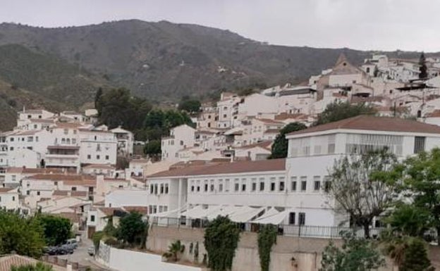 El Ayuntamiento de El Borge instala climatización en el colegio