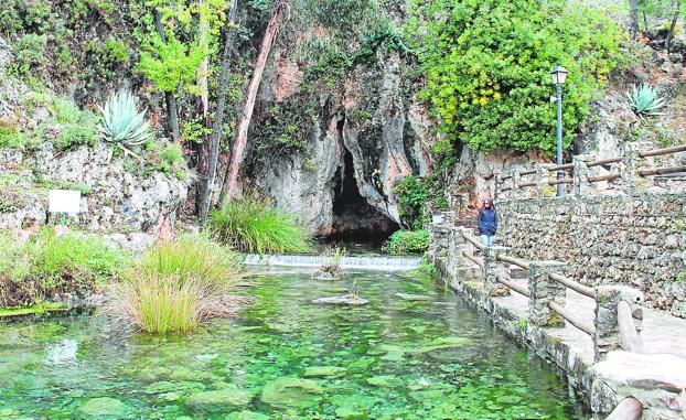 Igualeja, paseos sosegados entre estampas otoñales en el Alto Genal