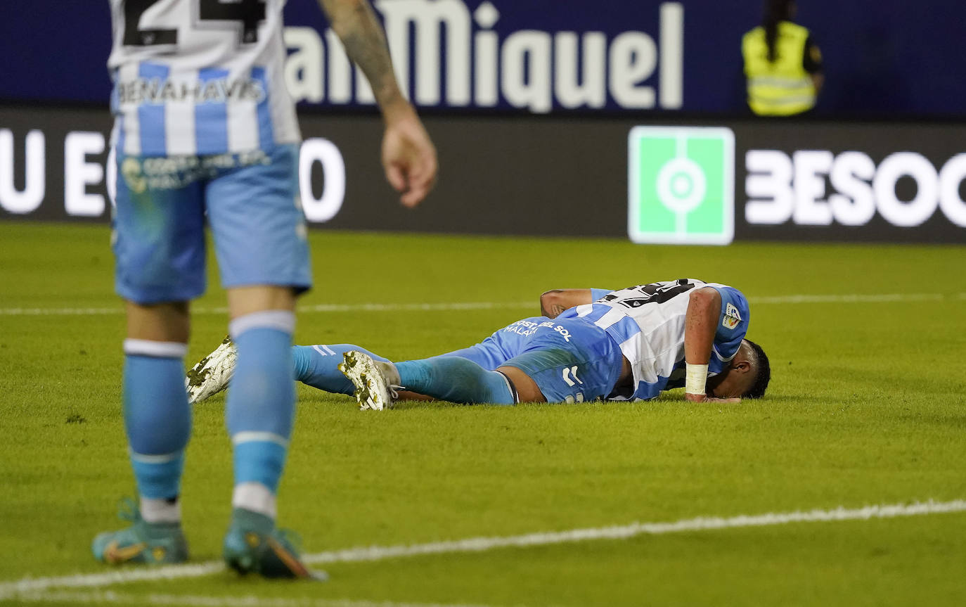 El Málaga-Sporting en La Rosaleda, en imágenes