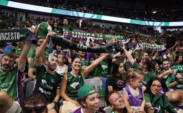 Unicaja fans in the match against Real Madrid.  /MARIAN WELL
