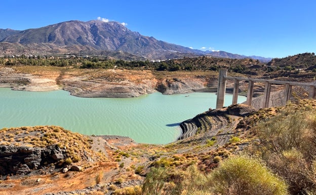 La Axarquía dejará de recibir agua desde la capital durante tres meses por las obras de ampliación del Atabal