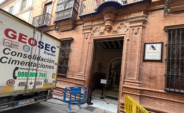 Obras de urgencia para consolidar los cimientos de la sede de Hacienda en Antequera