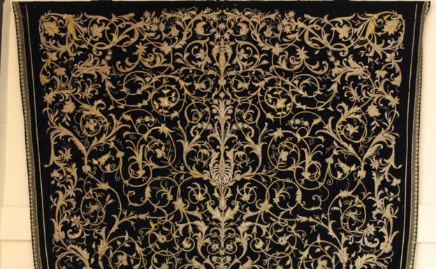 El Sepulcro encarga a Fernando Prini y a Antonio Moreno el diseño de un nuevo manto para la Virgen