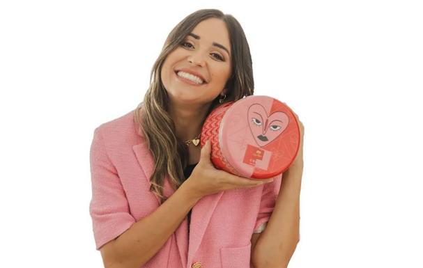 La influencer malagueña Verónica Díaz diseña la nueva Caja Roja de Navidad de Nestlé