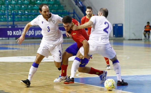 España golea a Chipre, con el malagueño Pablo de titular