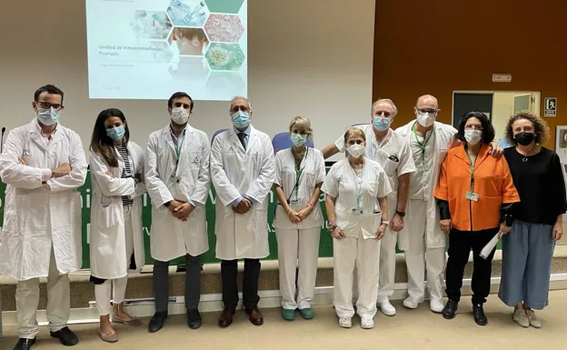 Más de 1.500 personas con psoriasis reciben cada año atención en el Hospital Clínico de Málaga