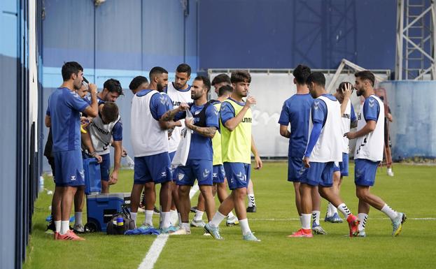 El Málaga prepara el estreno en Copa sin Escassi, Villalba y Gallar