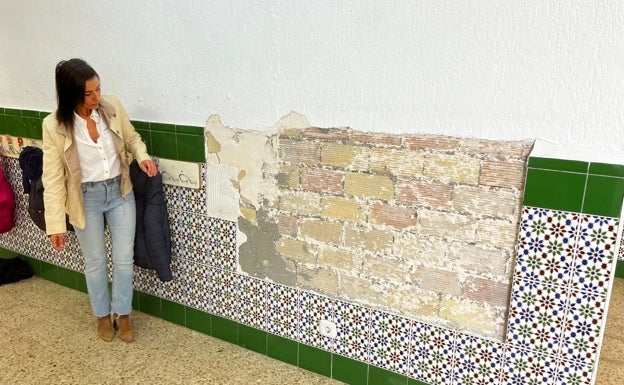 El alumnado del colegio de Vélez-Málaga clausurado por grietas se repartirá por tres centros a partir del próximo jueves