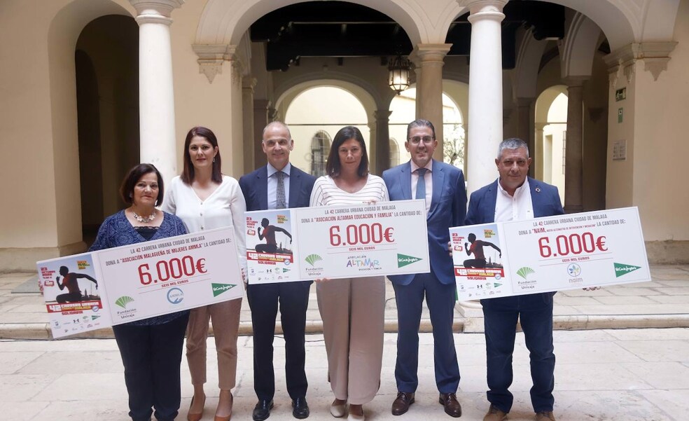 La Carrera Urbana Ciudad de Málaga entrega sus cheques solidarios