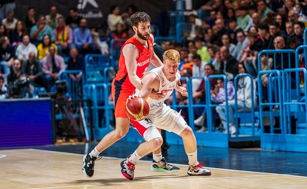 Díaz y Brizuela, protagonistas en el triunfo de España, que defenderá su título en el Mundial