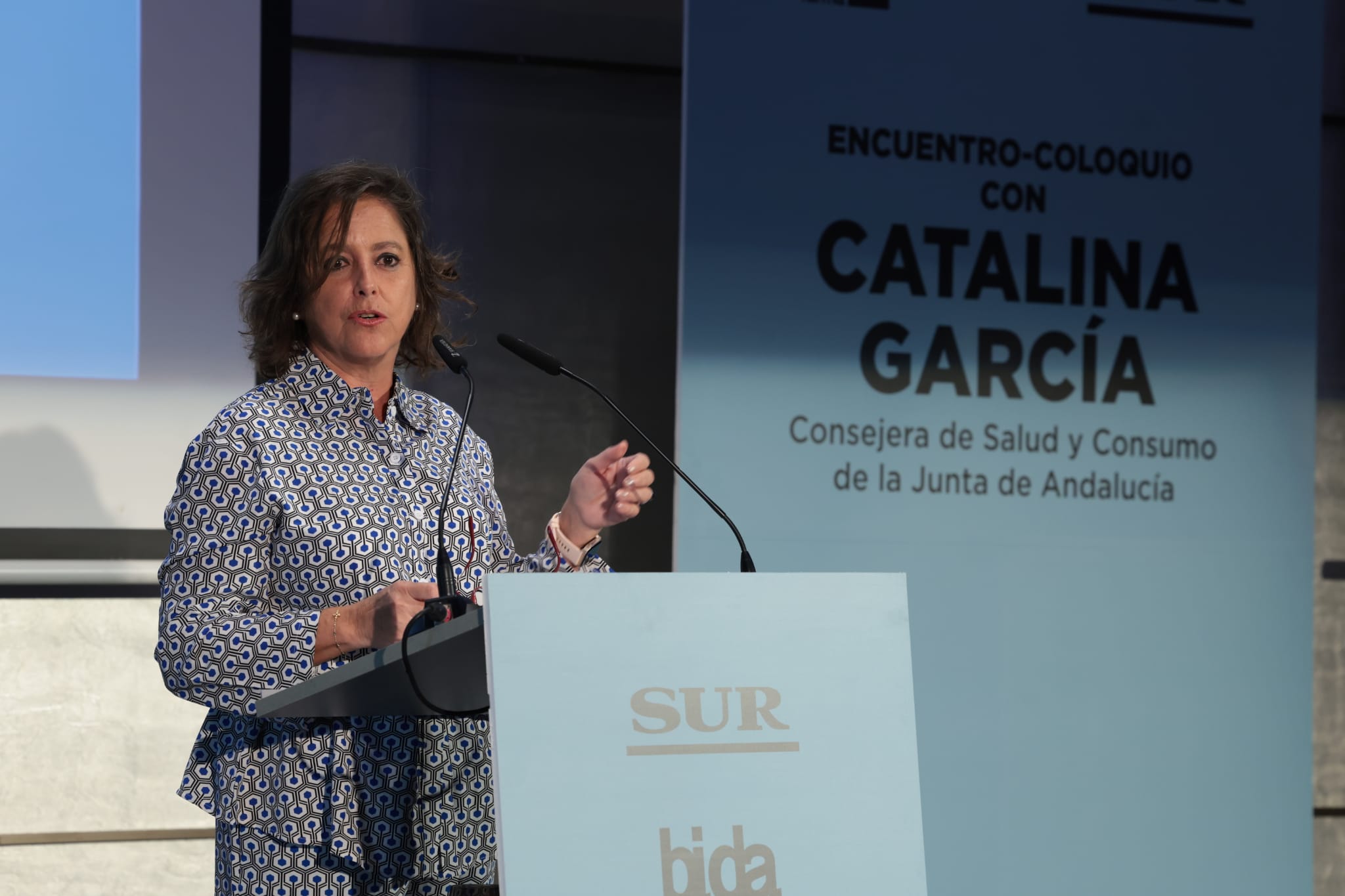 La consejera Catalina García, en el coloquio organizado por Bida Farma y SUR