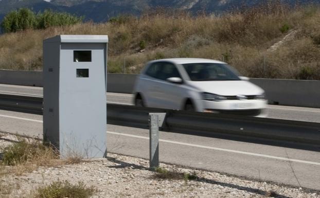 Investigan a dos jóvenes que circulaban a 169 km/h por la circunvalación de Málaga en un coche alquilado