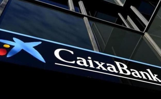 Caixabank avisa a los mayores de 65 años de cambios en ciertas operaciones