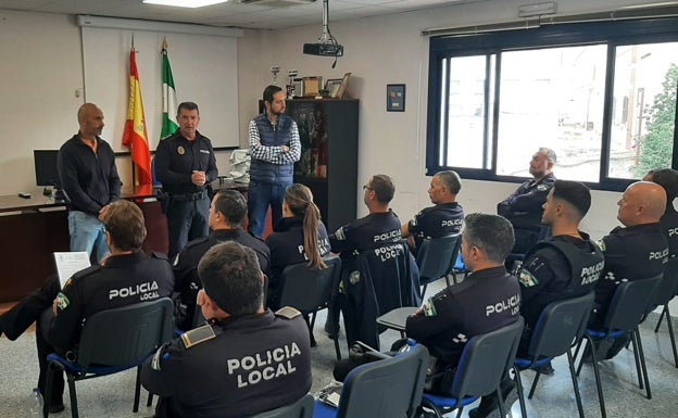Rincón de la Victoria sanciona a los dueños que no recojan los excrementos de sus mascotas analizando el ADN