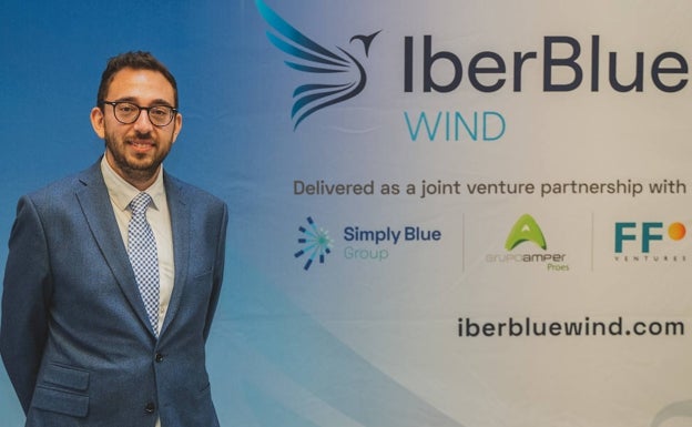 Adrián de Andrés: «A 25 kilómetros, el parque eólico marino de Málaga no se verá casi nada desde la costa»